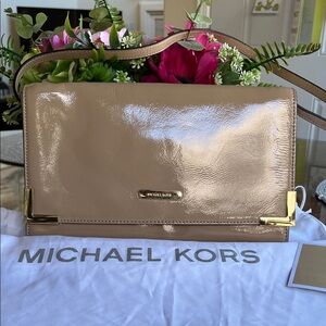 Michael Kors Glossy Beige clutch, NWOT